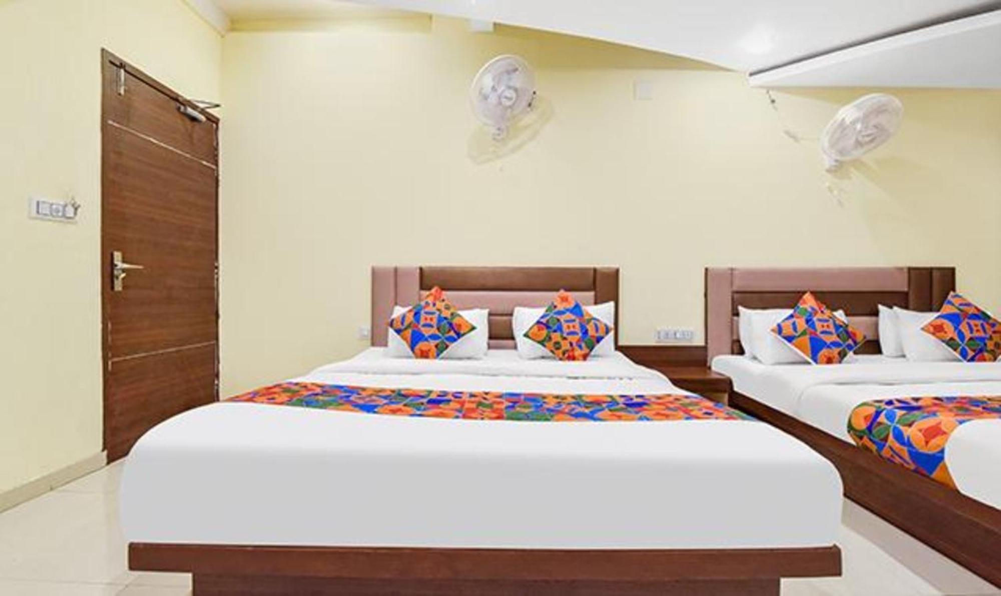Fabexpress Poonam Palace Ahmedabad Esterno foto