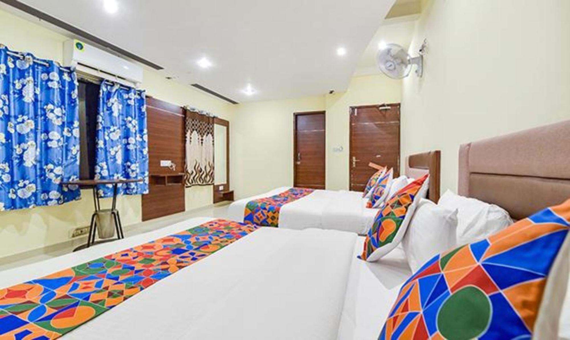 Fabexpress Poonam Palace Ahmedabad Esterno foto
