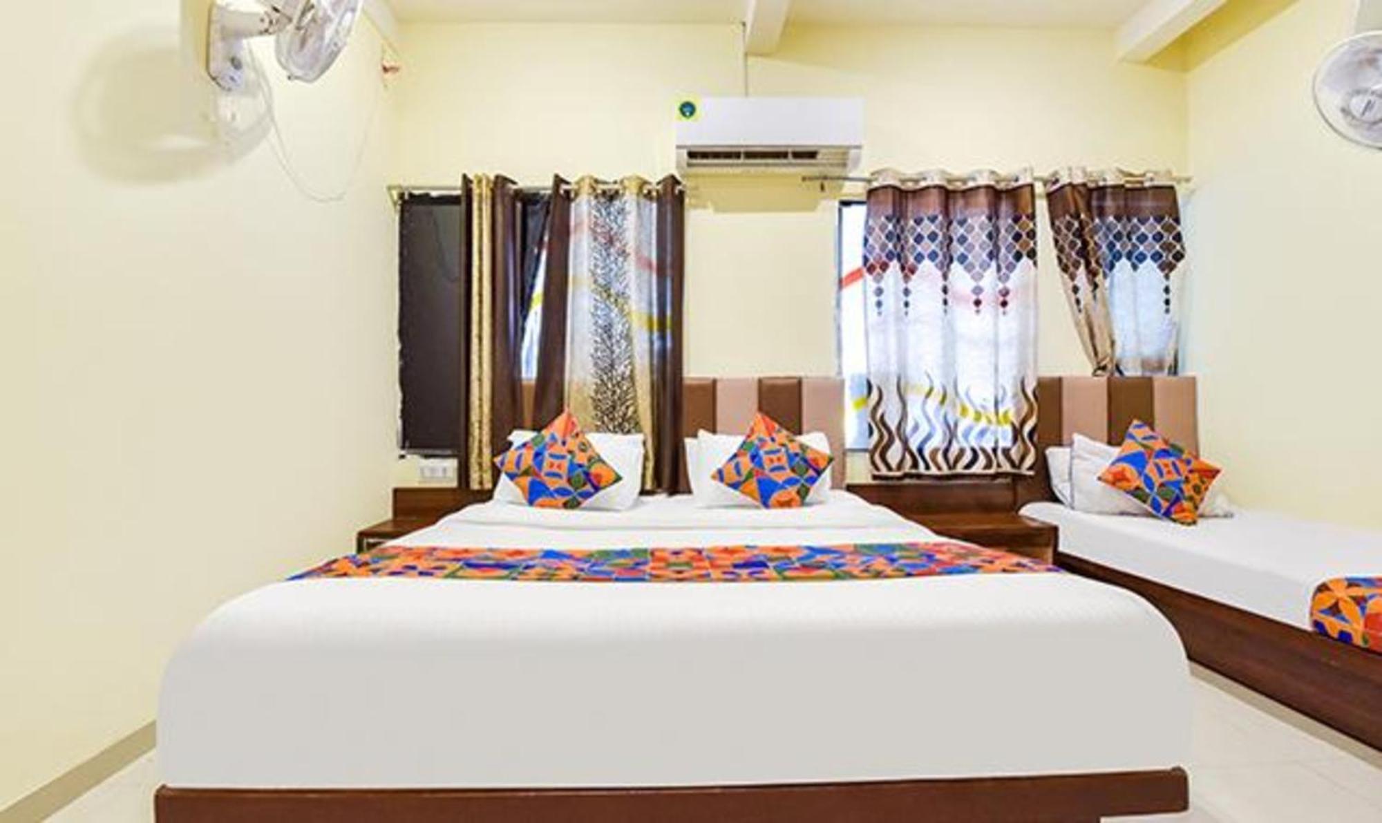 Fabexpress Poonam Palace Ahmedabad Esterno foto