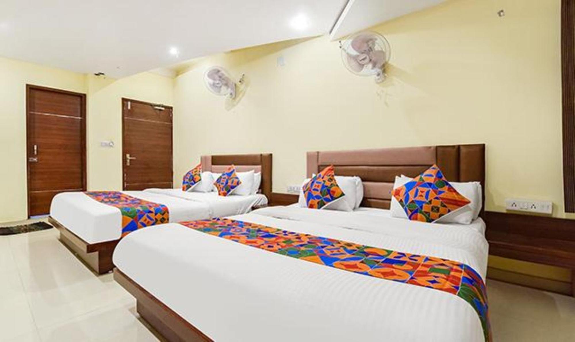 Fabexpress Poonam Palace Ahmedabad Esterno foto