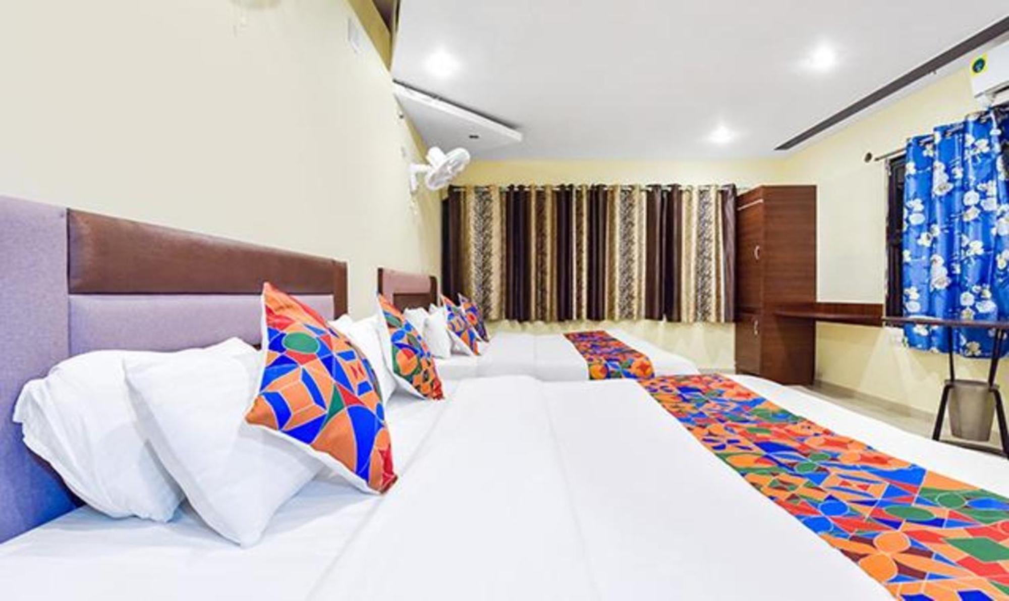Fabexpress Poonam Palace Ahmedabad Esterno foto