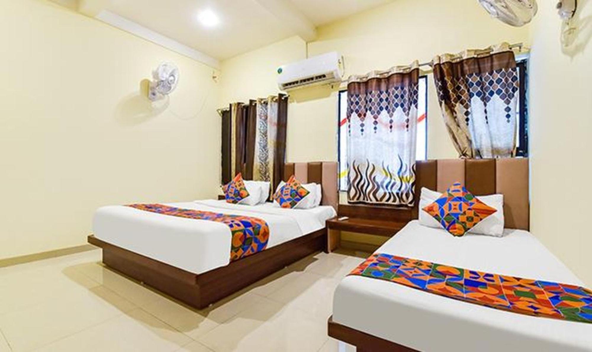 Fabexpress Poonam Palace Ahmedabad Esterno foto