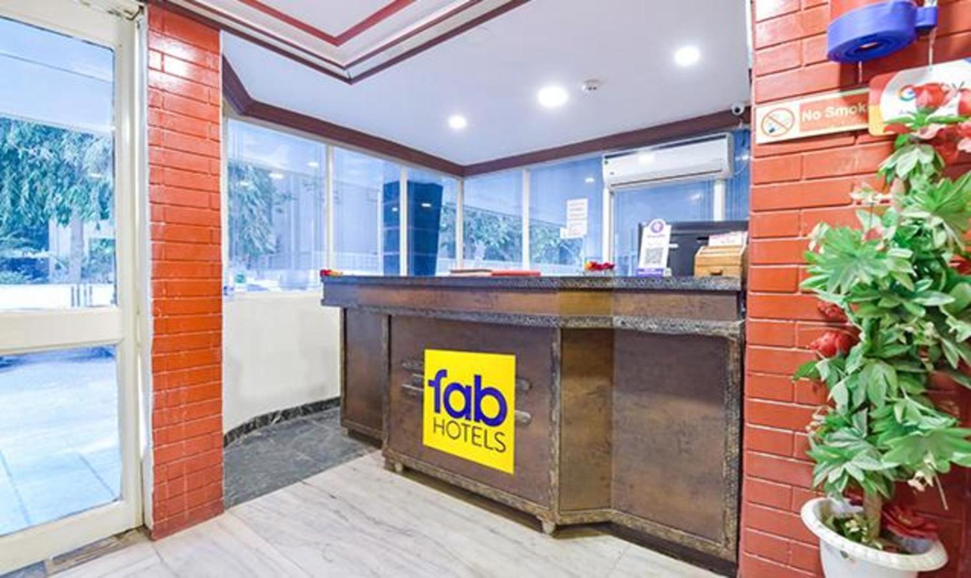 Fabexpress Poonam Palace Ahmedabad Esterno foto